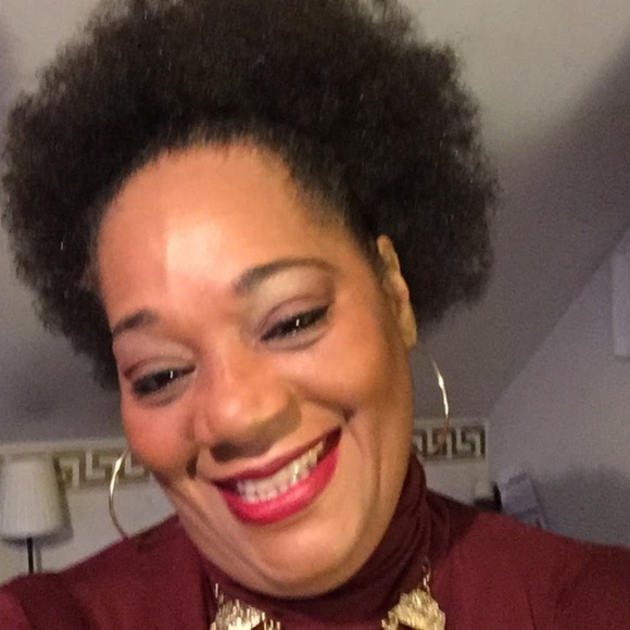 Meet your Posher, Karen - Picture 1 of 1